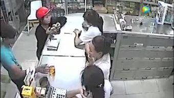 日韩打架冲突视频,一触即发的紧张对峙